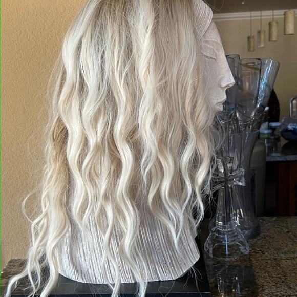 WIG - Picture 2 of 3